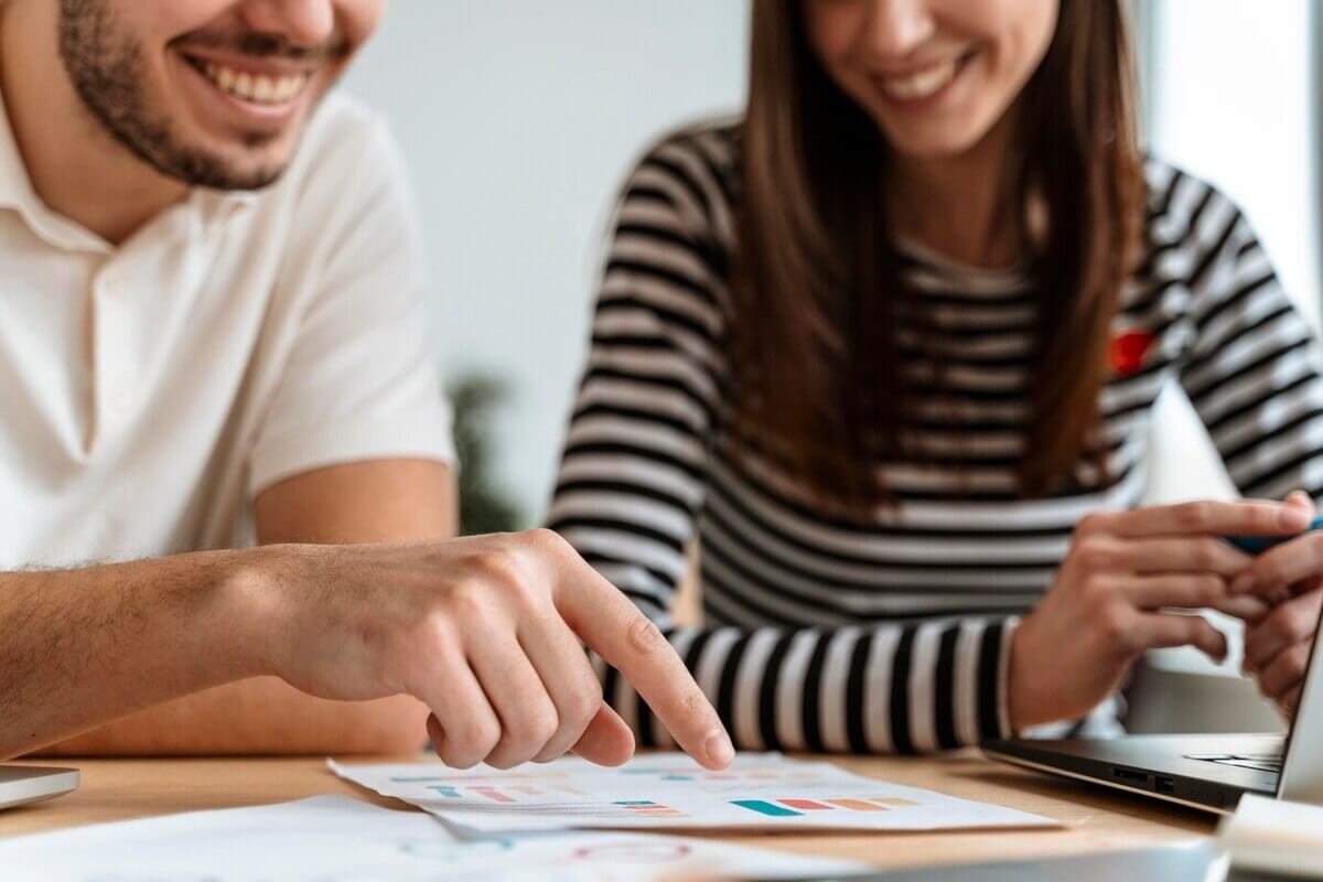 casal a escolher melhor crédito pessoal